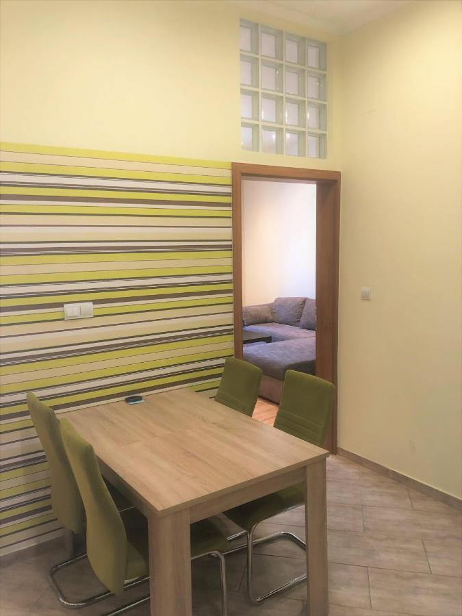 Corvin Square Apartment Budapest Bagian luar foto